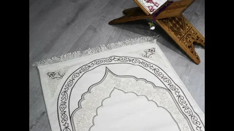 سجاده نماز شیک با نقش های اصیل ایرانی